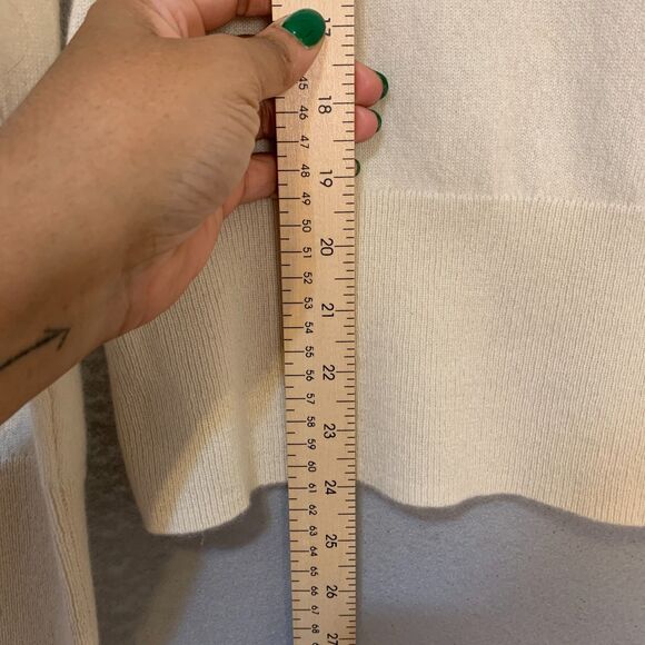 Banana Republic 100% Cashmere Cream Turtleneck Sweater Women’s Small Soft Luxe - Picture 6 of 7